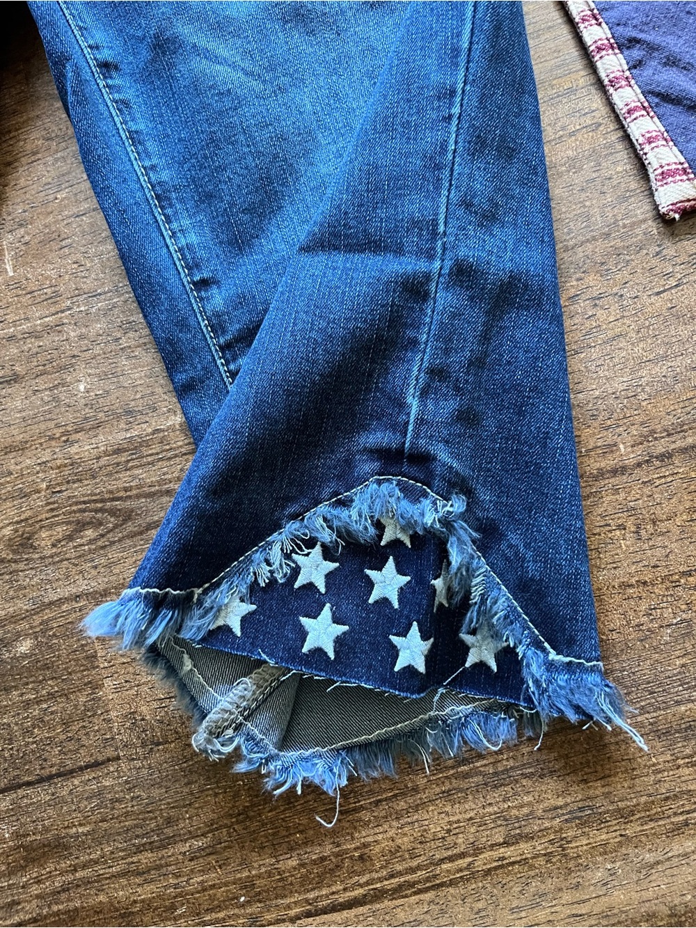 NWT Flamingals Stripe & Star Embroidery Raw Hem Mid Waist Skinny Capri Jeans - Picture 3 of 8